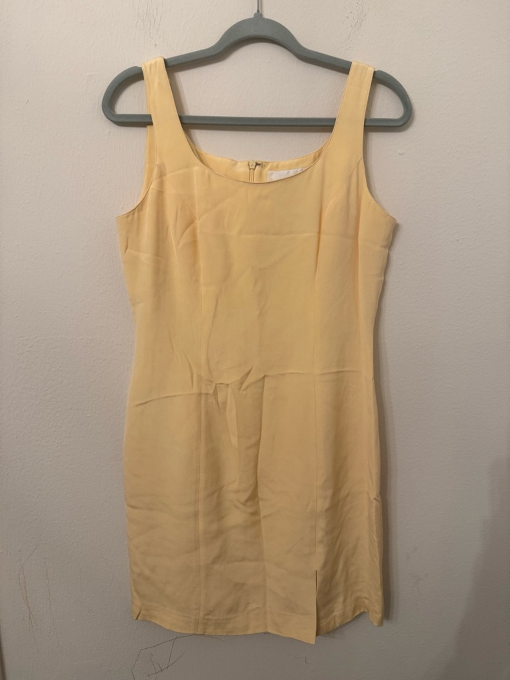 Hugo Buscati butter Yellow Sleeveless Shift Dress 100% silk